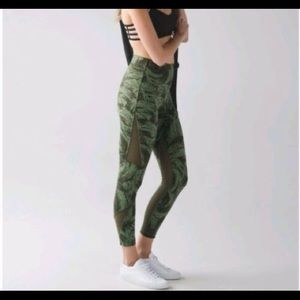 NWOT Lululemon Wanderlust limited edition leggings